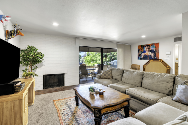 ' - CLOSE to CU, Dairy, & NAROPA plus Pearl or 29th Street MALLS=>.SUNDANCE VENUES! Condo