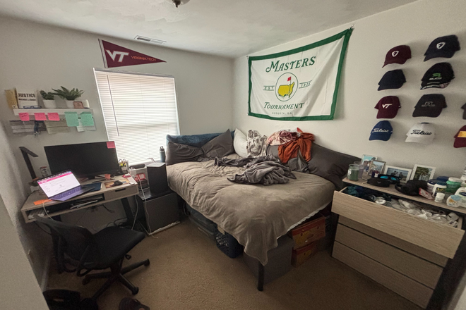 Bedroom - Hunter's Ridge apartment (Subleasing from January - May 2027 Spring term)