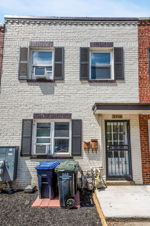 exterior front 2 - Renovated, 1 bedroom in private 2 unit building close to HU campus! Duplex