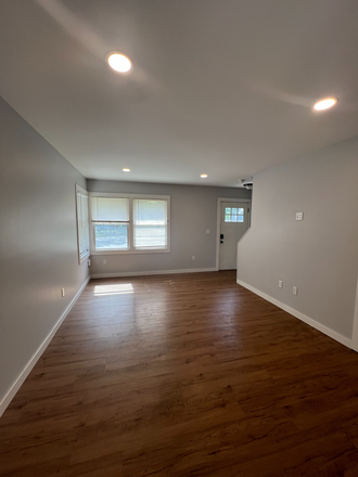 Living room - Updated house close to UCONN and ECSU