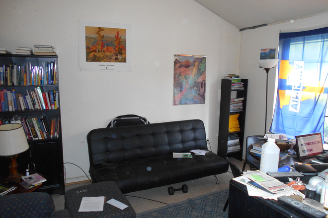 Living room - 129 Piedmont Ave N, Charlottesville, VA 22903 Apartments