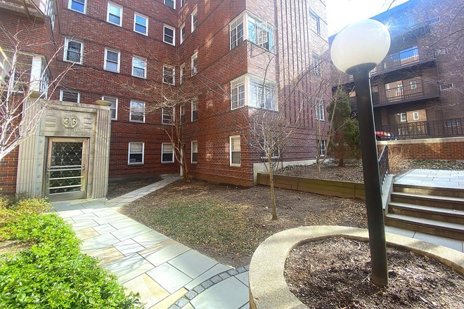 Building front door - 36 Highland Avenue, Unit 8, Cambridge, MA, 02139 Condo