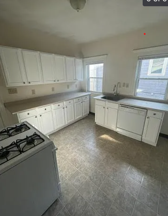 Kitchen - 1 bedroom close to campus Apartments