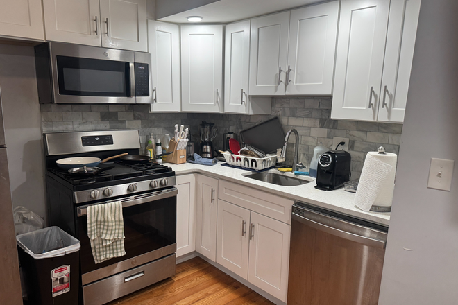 Call NOW for showings! 617-236-8600 - MASS AVE - HUGE DUPLEX 3BR IN BROWNSTONE FOR *9/1/2026* W/ LNDRY IN BKDNG, 2 BATHS, OPEN LAYOUT, DW! Apartments