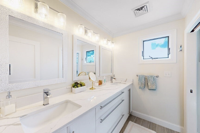 bathroom - 2 PARKING SPOTS INCLUDED - HUGE 4 BED/2.5 BATH UNIT Apartments