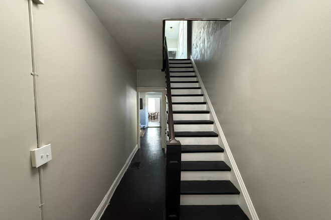 Entrance - Spring and Summer 2026 Sublease House