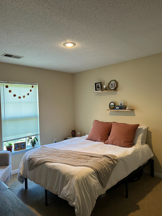Bedroom - Mountaineer Village Sublease Apartments