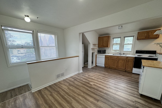 Kitchen/Living Room - 2023 Goss St, Upper Level of Duplex, Great Location Rental