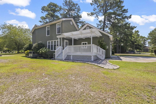 Backyard - 4 Bedroom 2 Bath House - Close to Campus - Lots of room and plenty of parking