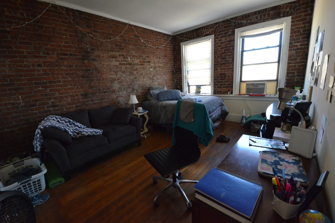. - 4 bedroom (3 Split) in Hemenway St- Perfect for 4 roommates!