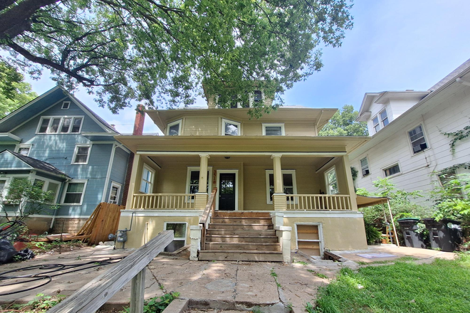 View from Lincoln Blvd - Multi-unit Dutch Colonial overlooking Bemis Park, 1.25 miles from Campus