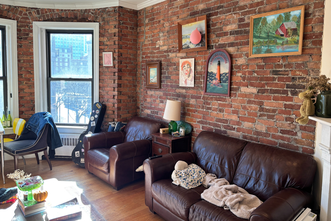 Call/text 602-317-9877 for a showing. - 9-1-25 / Front-facing Back Bay 1BR with Exposed Brick / No Broker Fee! Apartments