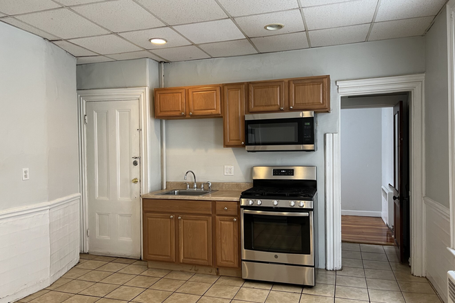 ! - RIGHT NEXT TO BU WEST big apartment with dishwasher, shor term lease! Ref# 72264159