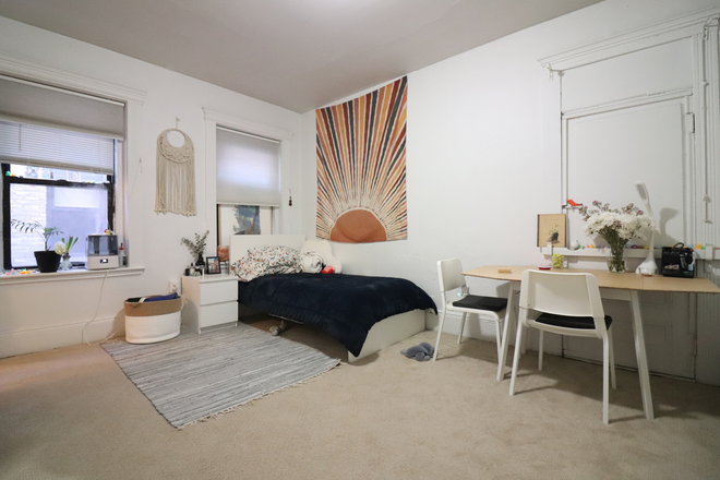 living/sleeping area - Symphony studio - Landlord pays fee, one month free rent!