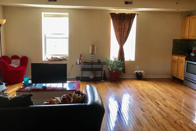 Living room - 1447 N 17th St Apartments