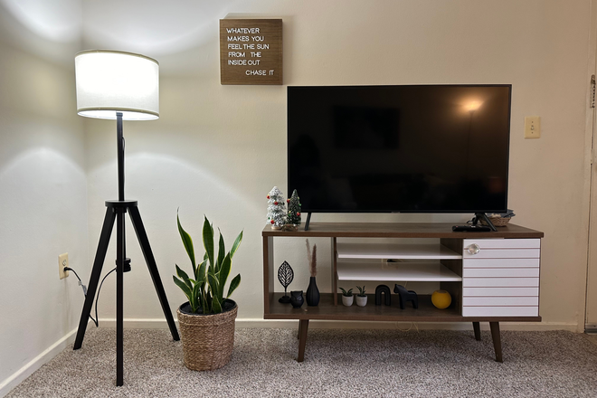 Living Room - Graduate Gardens, *GRADUATE STUDENTS ONLY* Apartments