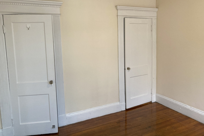 Bedroom - 1 Bed 1 Bath Apartment Available on Peterborough St