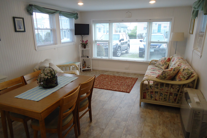 Main Room - 13 Angell Rd Narragansett, RI 02882 Apartments