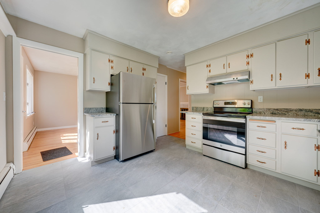 Kitchen - Fully Renovated 4 Bedroom House For Rent By Cumberland Farms (2024-2025 School Year)