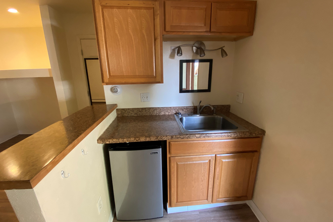 1 - August PRE-LEASING 1623 19th St (Many Units Available) Apartments