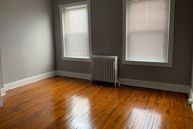 Room - 1 BR with Full Bath in Butchers Hill Apartments