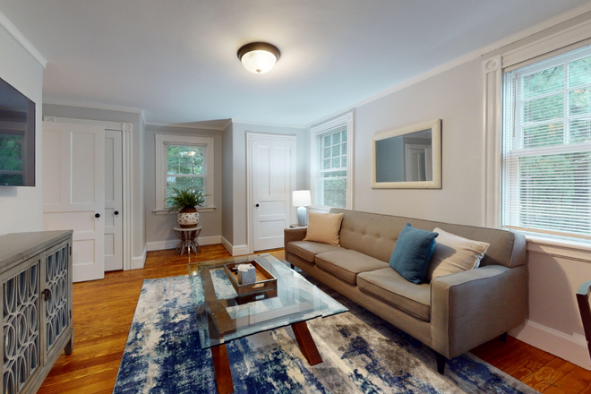 Living Room - LIN16 Charming 3Bed Top-Floor Victorian Unit in Newton Apartments