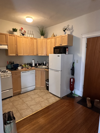 KITCHEN - FENWAY HEMENWAY ST  1 BED/ SPLIT 09/01 2 BEDROOMS NO LIVINGROOM