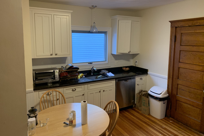 Call NOW for showings! 617-236-8600 - BOSTON AVE - *6/1/2025* LOVELY 3BR/1BA NEAR TUFTS W/ LNDRY IN BLDNG, FRNT & BCK PORCH, YARD, PRKNG!
