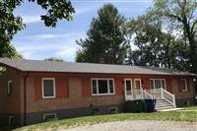  - 872AB - 613 Dehart St. M