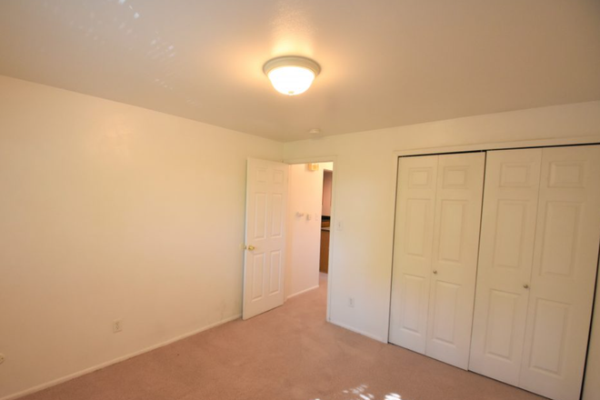 Bedroom (from BPM website) - Bedroom on 19th & Walnut, close to campus and Pearl St Apartments