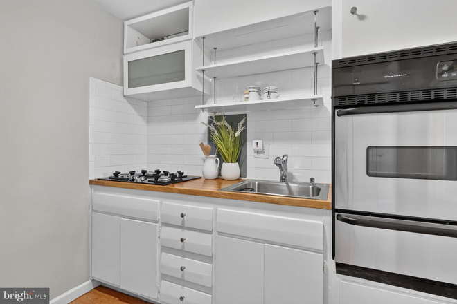 Kitchen - Foggy Bottom Studio:  All Utilities Included, 24/7 Concierge, Walk-In Closet and Patio Condo