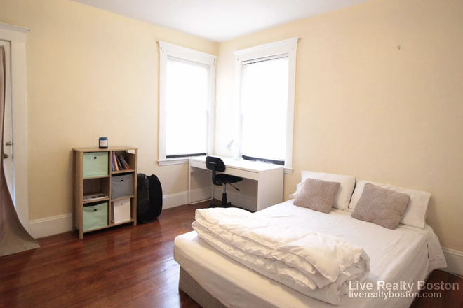 Bedroom - 221 Chestnut Hill Ave #2 Apartments