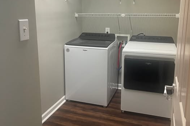 Laundry room - Peaceful, Spacious Knoxville-themed Room in Gorgeous 2 Bedroom Condo