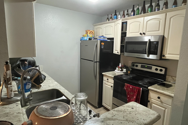 Kitchen - 1 Room Sublease