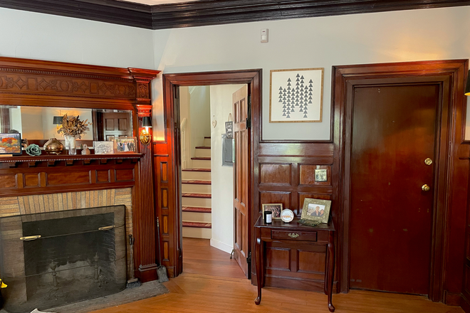 Living Room 3 - Gorgeous Split-Level Townhome near Thayer