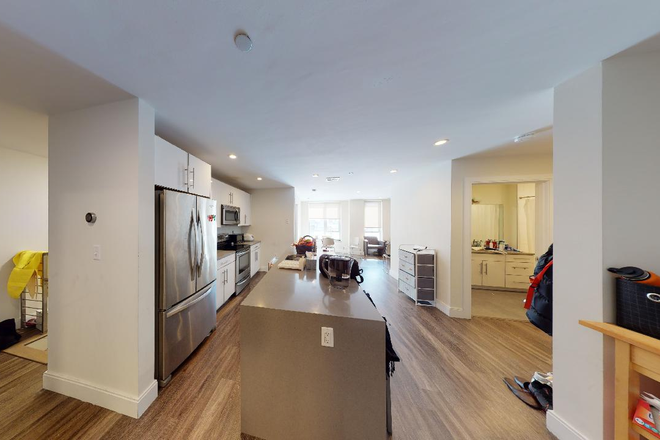 Room - Massive and Modern 5 Bed 2 Bath on Tremont Apartments