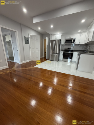 Call call or text Arezou at 617-584-7817 - STUNNING GUT RENOVATION BROWNSTONE 2 BEDROOM IN KENMORE SQUARE! NO FEE!! Condo