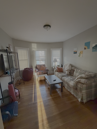 Living Room - Bedroom Available w/ 2 Roommates in Brighton