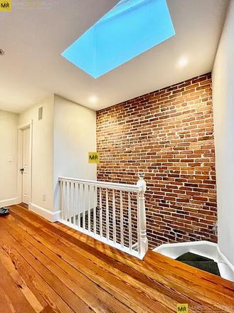 Call NOW for showings! 617-236-8600 - HIGHLAND ST - HUGE *NO FEE* FORT HILL LUXE RENOVATED 6BR FOR *9/1/2026* W/ IN UNIT LNDRY, 3 BATHS! Apartments