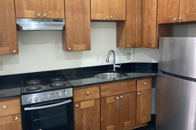 Kitchen - 3 bed Hemenway St - NEXT to CAMPUS! Heat/Hot Water INCLUDED! Apartments