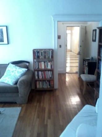 hubrealtyproperties.com - Handy 2 bedroom apartment, with large renovated kitchen and a deck
