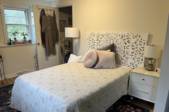 Primary Bedroom - Summer sublet:Furnished 2BR cottage-Varsity Ave-Princeton Junction Apartments