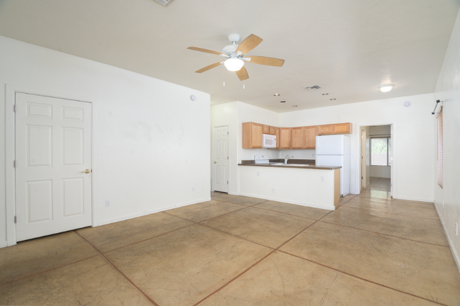 living room - Walk to Class & Rec Center: Private 2BR/2BA Bungalow + Off-Street