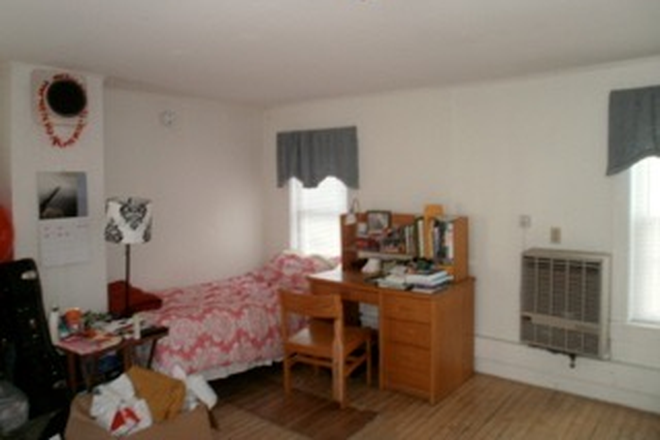 Bed Space - Studio Walk Up Apartment