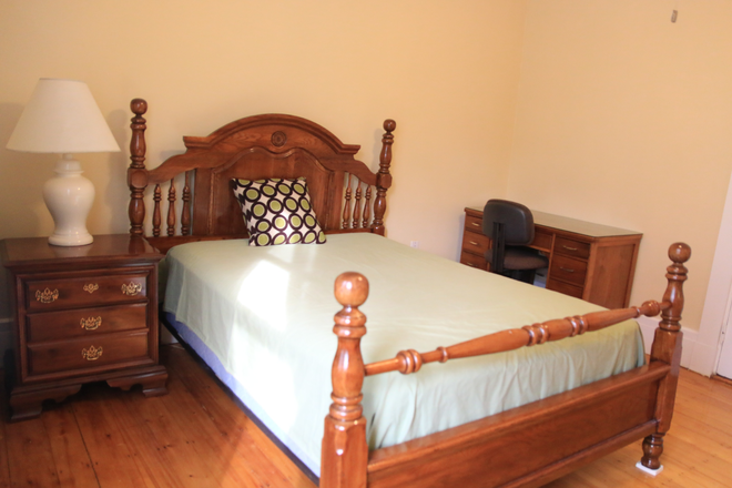 Large Master bedroom - AVAILABLE- Fully Furnished Large Room, Immaculate Peaceful FEMALE Shared Apt   Longwood Medical Area