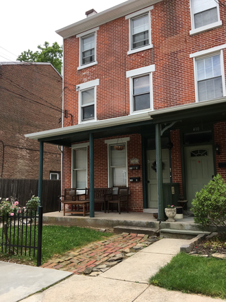 Walking Distance to Town - 2 Bedroom Apt. Close to Town and Campus