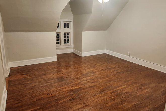 Bedroom 1 - Spacious Central West End Apartment on Private Street