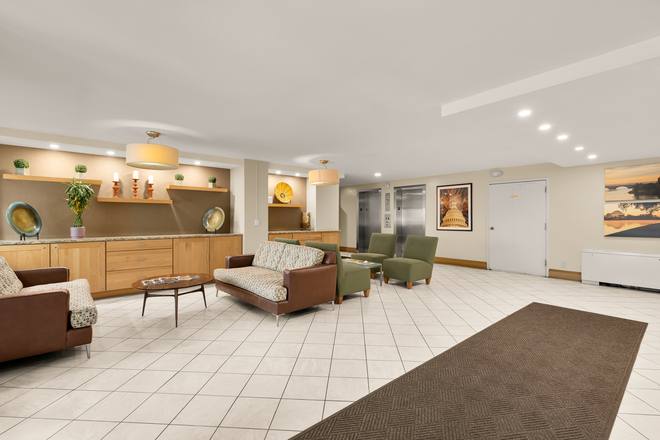 Lobby - Bon Wit Plaza -- Close to Campus Condo