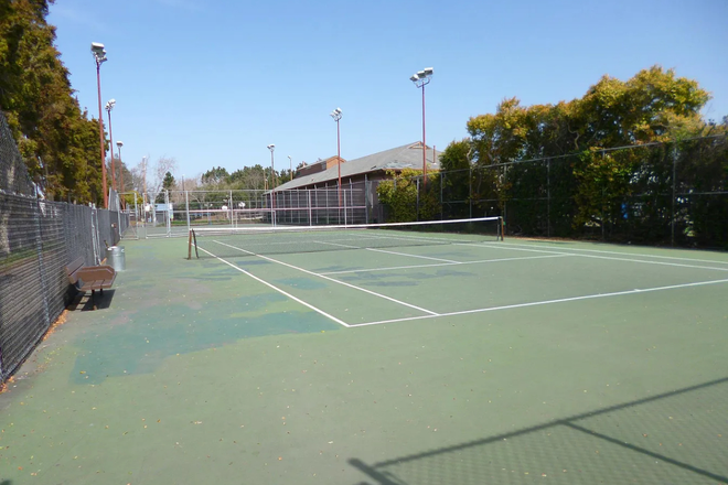 Tennis court - Strawberry Creek Park - 3 bed 1 bath next to Strawberry Creek; ~ 30 min walk from campus