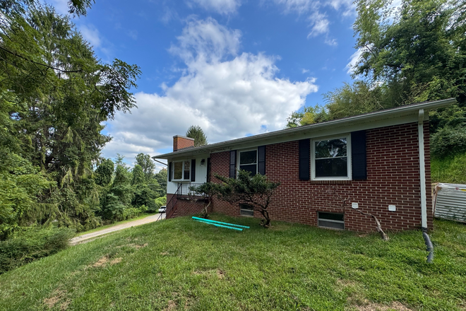 front of home - Freshly updated 4BR/3Ba home close to campus, shopping, etc...